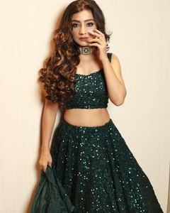 Lehenga Choli traditionnel d'hiver pour mariage, fête de Diwali, prêt pour l'été, en taffetas satiné, longueur ras du sol, matériaux recyclés, séchage rapide - Product Image 6