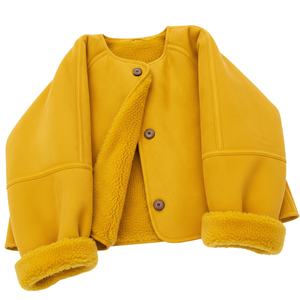 Chaqueta de invierno para mujer, gruesa, de un solo botón, transpirable, ecológica, informal, de forro polar de borrego, marrón, con capucha de piel, para un estilo moderno. - Product Image 1