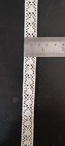 Atractivo encaje crosiyo con acabado impecable y tela de calidad duradera para marcas de moda. - Product Image 3