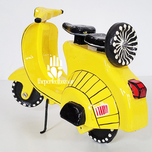Trottinette en bois multicolore (modèle WoodenScooter) Décoration d'intérieur par Theperfectbazaar India - Product Image 4