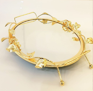 Expositor de lujo de dos niveles en dorado con bandejas de cristal estampado y detalles de flores de cristal; disponible a precios de mayorista. - Product Image 4