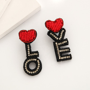 Pendientes de Estilo Huggie con Cuentas de Corazón Rojo Vintage Bohemio, Pedrería de Colores, Joyería de Moda para Fiestas y San Valentín - Product Image 4