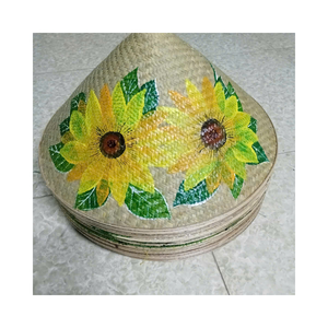 Chapeau de soleil en feuilles de palmier naturelles, chapeau conique traditionnel vietnamien fait à la main pour les agriculteurs, le jardinage, la plage, le tourisme et les activités de plein air - Product Image 2