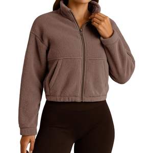 เสื้อแจ็คเก็ตขนเฟลซเชอร์ปาสีน้ำตาลแบบครอป ซิปหน้า คอเต่า ทรงเข้ารูป ไหล่ตก สำหรับผู้หญิง ใส่ได้ในฤดูหนาว เหมาะกับกิจกรรมกลางแจ้ง - Product Image 3