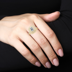 Bague solitaire en diamant de laboratoire taille ronde et taille émeraude, sertie de griffes, plaquée or 10 carats, luxe pour femme - Product Image 5