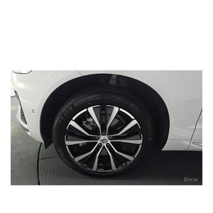 Volvo XC60 B6 Ultimate 2023 avec conduite à gauche, boîte automatique, sièges en cuir, caméra de recul - 34 648 km - Product Image 4