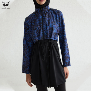 Traje de Baño Modesto 2026 en Negro y Azul con Protección UV UPF50+ Resistente al Cloro Hecho a Mano para Estilos de Vida Activos - Product Image 3