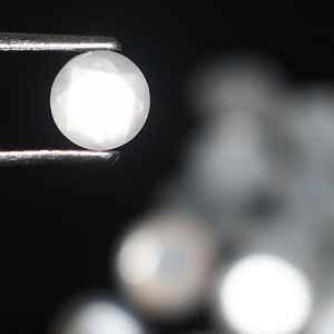 Lote al por mayor de piedras preciosas sueltas de piedra lunar blanca natural facetada y calibrada de 6x6 mm para fabricación de joyas, calidad AAA++ de terceros. - Product Image 1