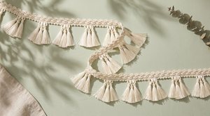 Dentelle en coton faite à la main de qualité supérieure avec des pompons pour rideaux, coussins et décoration intérieure - Product Image 4