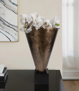 Luxury Metal <b>flower</b> <b>Vase</b> For Home Decorative Antique Luxury Accent and <b>Black</b> Base Home Decoration <b>Flower</b> Pots & <b>Vase</b> - Product Image 1