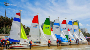 Velero de Lujo de 15 Pies para Deportes y Recreación en Ríos/Lagos en Varios Colores 475.5L X 185.9W X 0H Cm Compuesto - Product Image 4