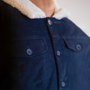 เสื้อแจ็คเก็ตเดนิมบุขนเชอร์ปาสำหรับผู้ชาย คอปกขนแกะ อุ่นสบายสำหรับฤดูหนาว ติดกระดุม สไตล์ลำลอง สตรีทแวร์ ขายส่ง หลายสี รับผลิตแบบ OEM - Product Image 4