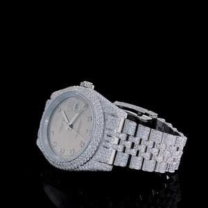 Montre en diamant de style royal fabriquée en Inde avec une finition artisanale détaillée pour un cadeau d'anniversaire. Disponible au prix de gros. - Product Image 2