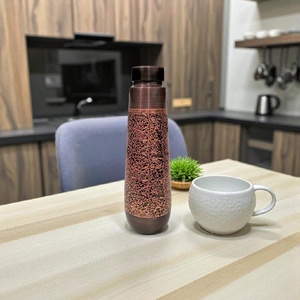 Bouteille artisanale en cuivre, objet de décoration fait main, cadeau artisanal, bouteille décorative en cuivre. - Product Image 4
