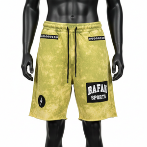 Shorts deportivos para mujer con lavado ácido, 300 GSM, algodón y poliéster, color verde oliva, con estampado y logotipo bordado. - Product Image 1