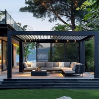 Pergola autonome à lames orientables avec structure en aluminium gris clair et système de toit à lames réglables pour terrasses et espaces extérieurs propres