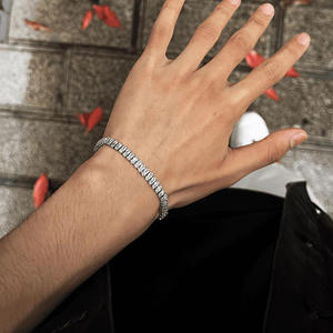 Pulsera de Moissanita Plateada para Mujer, Elegante y Brillante, Idea de Regalo para Compromiso o Aniversario - Product Image 4