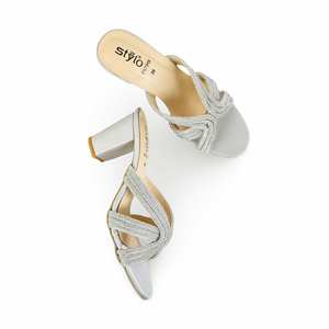 Silver Fancy Sports pour pantoufles FN7919 - Product Image 1