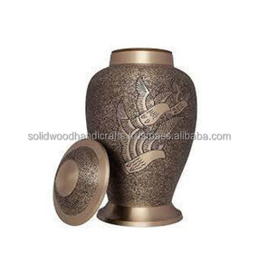 Urnes adultes en laiton Urnes faites à la main pour urnes décoratives masculines et féminines Urnes funéraires de haute qualité - Product Image 1