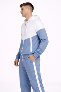 Conjunto Deportivo con Capucha para Hombre en Azul Cielo y Blanco Premium, con Diseño Contemporáneo en Bloques de Color, Diseñado para Mayor Comodidad - Product Image 2