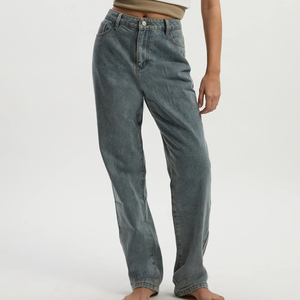 Prix d'usine – Jean droit déchiré et vieilli pour femme, style streetwear décontracté, écologique, respirant, délavé, effet usé, fourniture OEM - Product Image 1