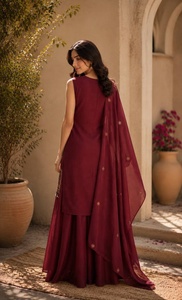 Nueva colección de vestidos casuales Kurti para damas, ideales para fiestas, disponibles a precios asequibles desde India para exportación. - Product Image 3