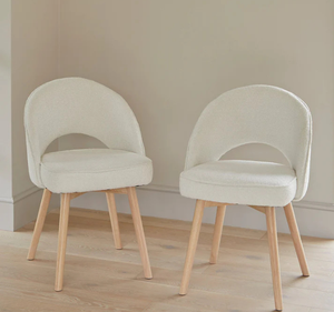 Juego de Mesa de Comedor Redonda Moderna de Madera de Teca Sólida con Acabado Natural y Base de Patas Cruzadas, Sillas de Comedor Tapizadas Contemporáneas - Product Image 3