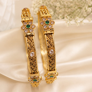 Juego de Brazaletes Étnicos JeweleMarket con Perlas de Agua Dulce y Cristales, Chapados en Oro, para Mujer, Regalo para Boda, Compromiso o Fiesta - Product Image 1