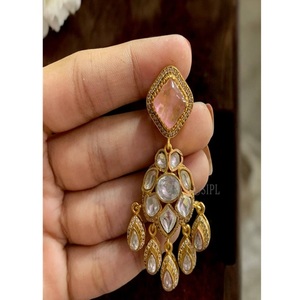 Magnifiques boucles d'oreilles pendantes en laiton plaqué or de qualité supérieure, aspect pierre, moissanite, pour femmes et filles, pour collection de mariage - Product Image 1