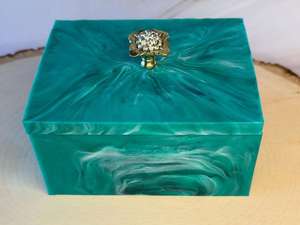 Boîte de rangement carrée indienne en résine, faite à la main, personnalisable, finition haut de gamme, qualité unique pour la maison ou l'artisanat, idéale comme cadeau - Product Image 2
