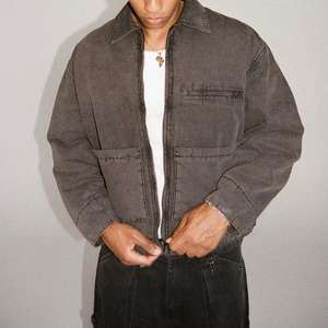 Chaqueta de Mezclilla Azul Lavada para Hombre, con Cuello Camisero, Forro Polar Sherpa de Algodón, Resistente al Viento, Ecológica y Personalizada al por Mayor - Product Image 1