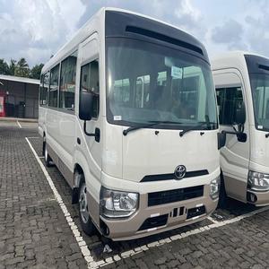 Autobús Toyota Coaster Usado en Venta, Limpio, Tracción en las Cuatro Ruedas, con Control de Crucero Adaptativo, Asientos de Cuero, Neumáticos R15, Interior Oscuro, a Precios Económicos - Product Image 3