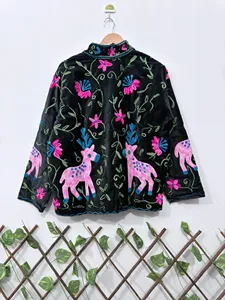 Veste Suzani en velours noir de qualité supérieure, brodée de fleurs, avec motif cerf, manches longues, col montant, faite à la main, style bohème, pour l'automne - Product Image 1