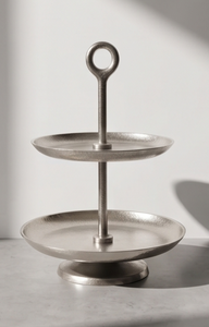 Soporte de Pastel de 2 Niveles de Metal Plateado Premium con Base de Pedestal y Asa de Lazo, Plato de Exhibición y Servicio de Repostería Martillado - Product Image 3