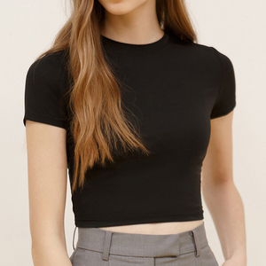 เสื้อยืดครอปเข้ารูปสำหรับผู้หญิงเสื้อครอปผ้าคอตตอนโพลีเอสเตอร์สีพื้นสำหรับฤดูร้อน - Product Image 4