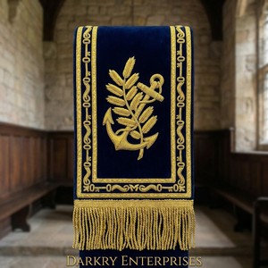 Banda de Regalia Masónica Bordada a Mano con Hilo de Oro Personalizado, Banda de Maestro Masón de Terciopelo Negro con Emblema del Templo de Salomón y Flecos Dorados - Product Image 4