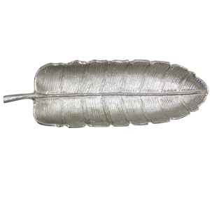 Plateau en métal unique en forme de feuille pour présenter des collations, des fruits ou de la vaisselle de table, en or brillant et en nickel brillant. - Product Image 5