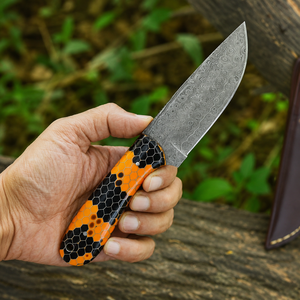 Cuchillo de Desollado de Acero de Damasco Premium con Mango de Resina Personalizado, Cuchillo de Caza de Hoja Fija con Funda de Cuero - Product Image 2