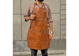 ผ้ากันเปื้อนหนังบาร์บีคิวระดับพรีเมียมสำหรับทำอาหารบนเตาปิ้งย่าง ทนทาน ปรับได้ รับผลิตแบบ OEM ODM สำหรับการสั่งซื้อจำนวนมาก รุ่น LPN-0296 - Product Image 2