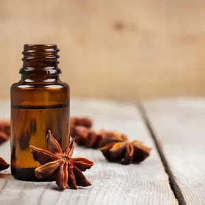 Huile Essentielle d'Anis Étoilé de Haute Pureté (Illicium Verum) pour Formulation Cosmétique, Aromathérapie et Massage – Vente en Gros OEM en Vrac - Product Image 1