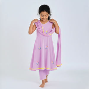 Kurti pour filles très demandé, couleur violet doux, longue, avec détails complexes, idéal pour Navratri et tenue spéciale de fête - Product Image 2