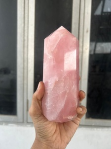 Prix de gros usine : Pointe de quartz rose naturel poli, Pierre de guérison REIKI, Tour de cristal sculptée, Décoration d'intérieur - Product Image 1