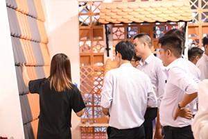 กระเบื้องหลังคาดินเผาสีแดงคุณภาพสูง ปรับแต่งได้ ทนทาน กันลม/กันน้ำ/กันไฟ สำหรับงานภายนอกอาคาร - Product Image 3