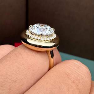 Anillo de Compromiso Iced Jewelz, Superventas, con Moissanita Redonda de 7 Quilates, Engaste de Oro Rosa, Certificación IGI, Unisex - Product Image 3