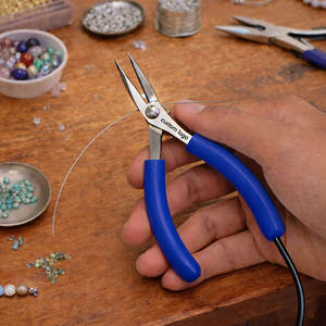 Alicates de Alta Gama para Joyería Permanente, Hechos de Acero Inoxidable de Alta Calidad, Seguros y Antiestáticos, con Empaque para Venta al Público - Product Image 1