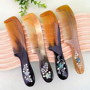 Peine de Cuerno Natural Vintage Personalizado Hecho a Mano con Dientes Finos y Anchos, Peine de Cuerno de Búfalo Hecho a Mano para Peinar el Cabello - Product Image 1