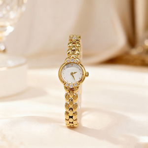 Montre à quartz rétro, tendance, vintage, style luxueux, bracelet en acier inoxydable 20 mm, boîtier en alliage 10 mm, pour femmes - Product Image 1