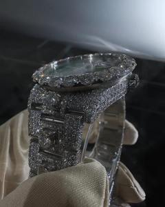 Reloj de Lujo con Diamantes Moissanite, Números Romanos Analógicos Verdes, Alta Calidad VVS, Automático, Movimiento Japonés ETA, Oro Blanco, Acero Inoxidable - Product Image 4