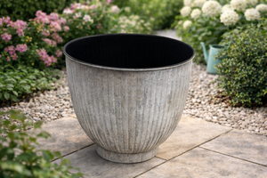 Jardinières en fer de qualité supérieure avec finition vieillie et forme ronde, parfaites pour la décoration extérieure du jardin - Product Image 3