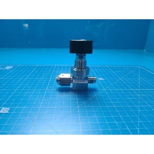 Vanne à diaphragme haute pureté TKSCT 316L EP 10K 1/4 103219404124 utilisée comme pièce détachée pour équipement semi-conducteur Legacy - Product Image 6
